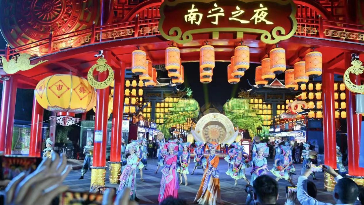 桂南寧持續(xù)點(diǎn)亮「夜經(jīng)濟(jì)」打造區(qū)域性國際消費(fèi)中心城市