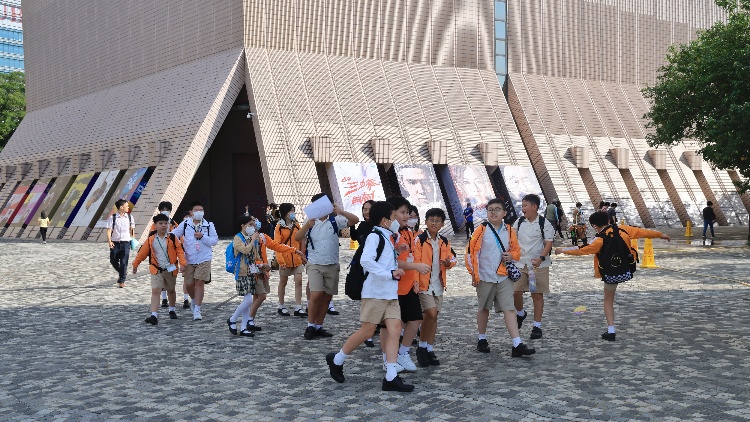 有片 | 【商報(bào)時(shí)評(píng)】開(kāi)設(shè)人文科 利立德樹(shù)人