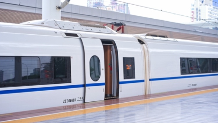 鐵路部門推出外國護(hù)照在線身份核驗(yàn)服務(wù)