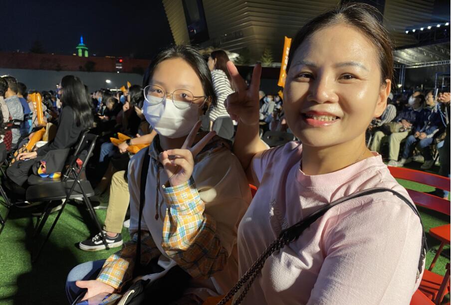 市民爭(zhēng)相觀看 「共建美好社區(qū)大匯演」 現(xiàn)場(chǎng)氣氛熱烈