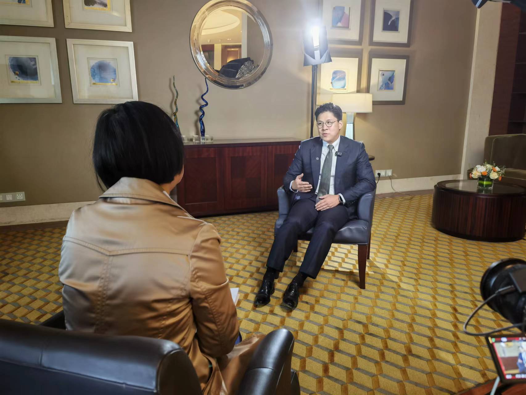 聚焦港澳臺改革開放親歷者 微紀錄片《跨越》在境內外媒體平臺上線