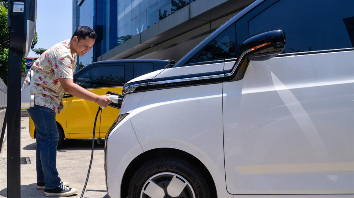 【財經(jīng)點對點——年度展望】新能源車降了一年的價  來年前景如何