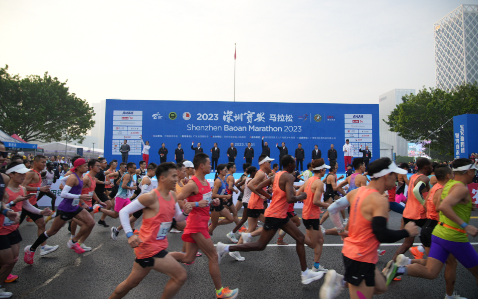 有片丨2萬(wàn)名選手奔跑迎新年！2023深圳寶安馬拉松燃情開(kāi)跑