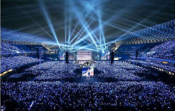 有片丨內(nèi)地香港臺灣歌手唱響灣區(qū)！ 「灣區(qū)之光群星演唱會」開演在即