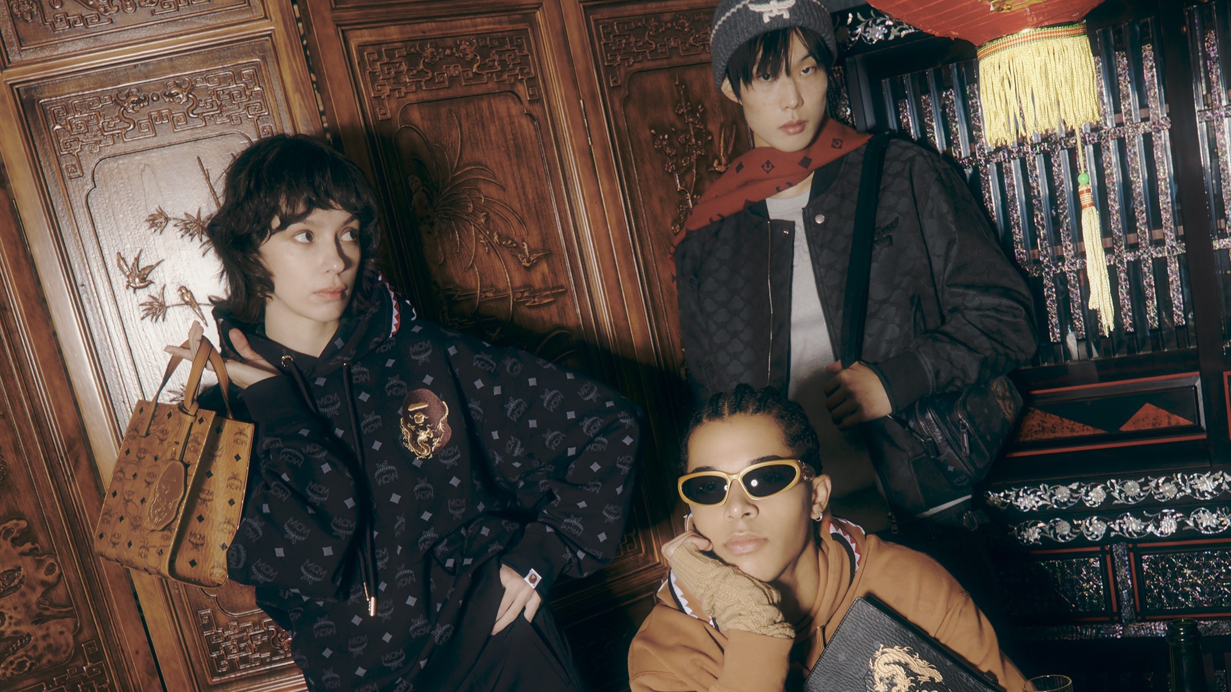 【時(shí)尚】融合經(jīng)典與創(chuàng)新 街頭時(shí)尚單品盡顯個(gè)性潮流