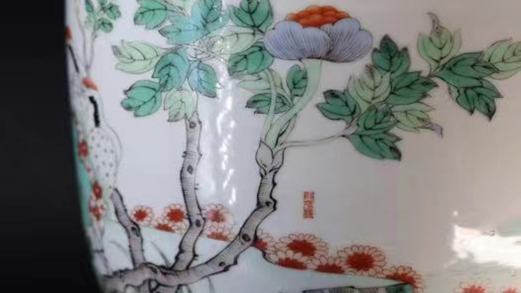 淺談古彩瓷畫藝術(shù)表現(xiàn)與文化內(nèi)涵——兼析「古彩三傑」的瓷畫意蘊(yùn)