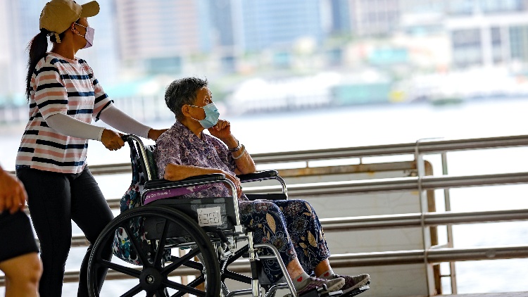 香港女性平均預(yù)期壽命達86.8年 男性達80.7年