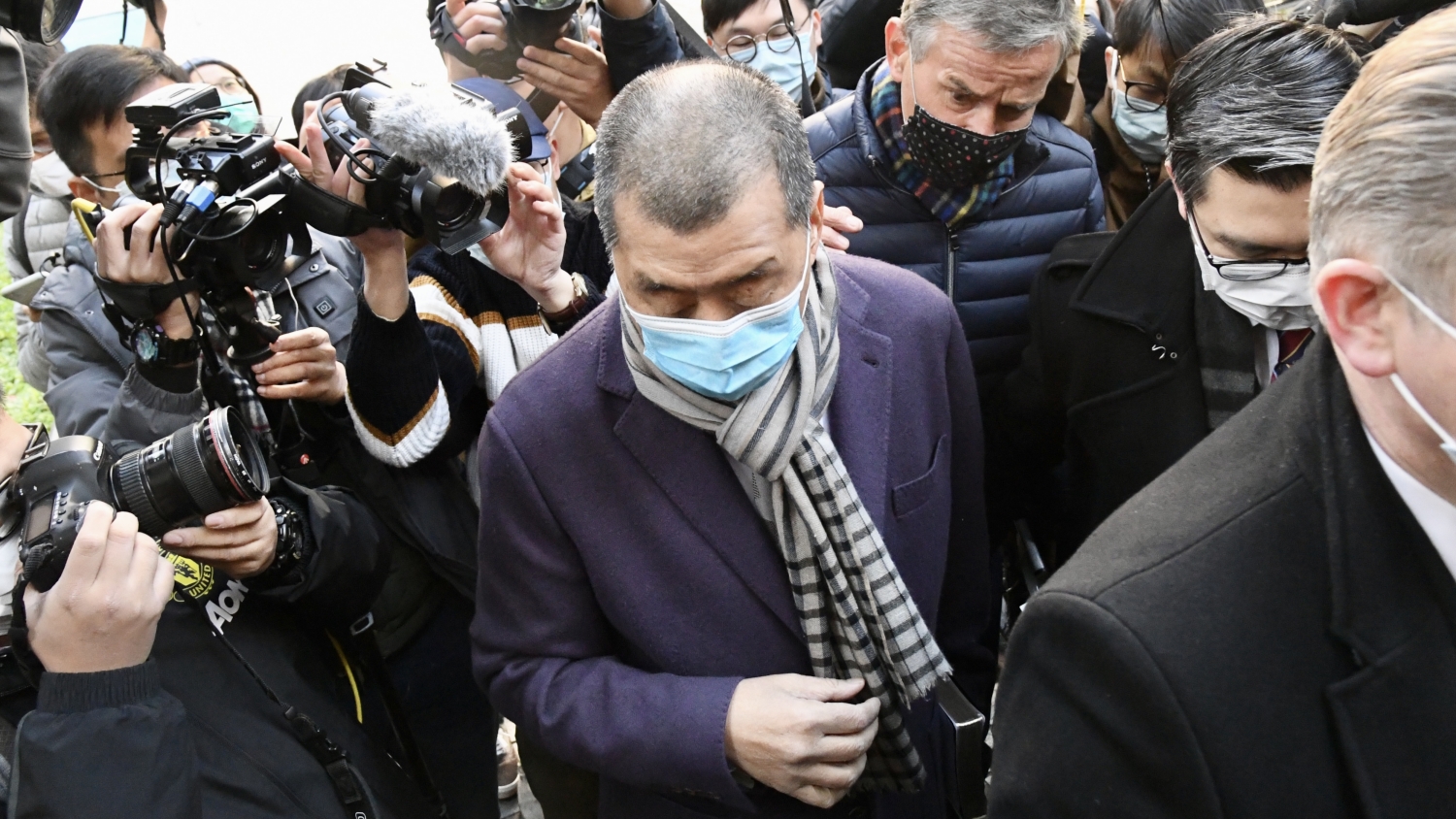 【來(lái)論】無(wú)理的護(hù)航、荒謬的包庇：為黎智英戴上冠冕證外國(guó)勢(shì)力心虛