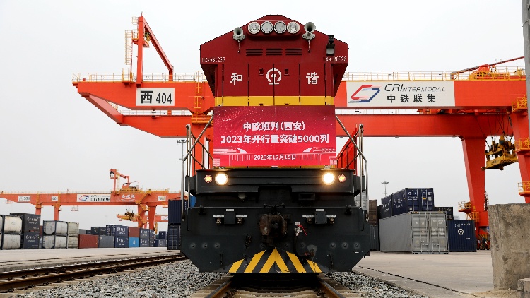 新疆鐵路雙口岸累計(jì)通行中歐（中亞）班列突破7萬(wàn)列