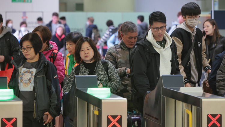 楊潤雄：正與內(nèi)地商討延長陸路口岸運(yùn)作時間等方案 以有效疏導(dǎo)過境旅客