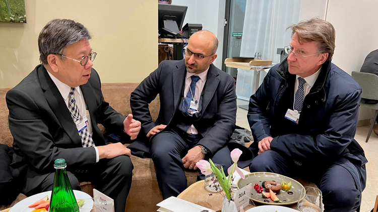 丘應(yīng)樺達沃斯晤巴林工商部長 倡巴林企業(yè)善用香港優(yōu)勢進軍內(nèi)地