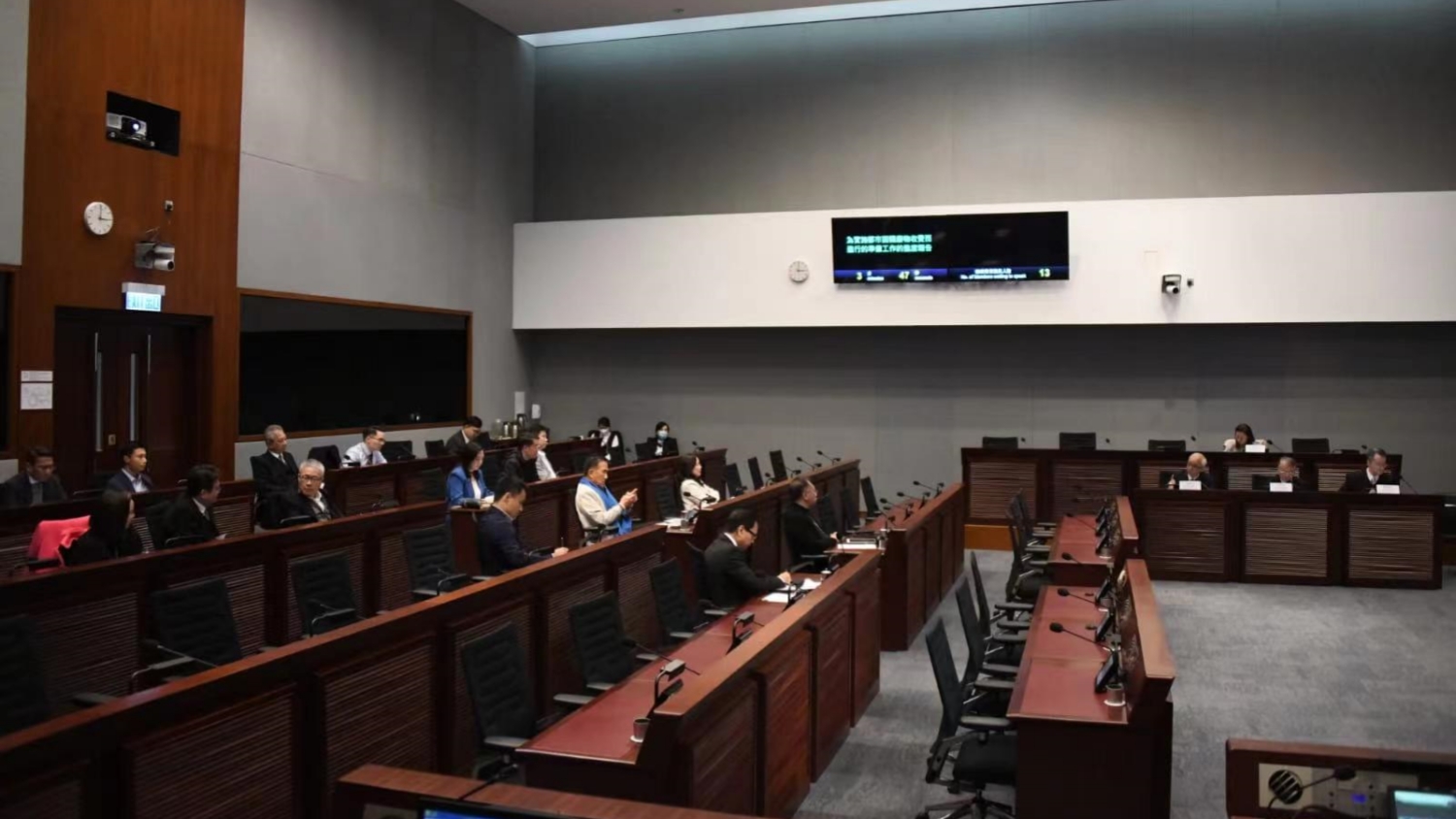 謝展寰到立法會解說闢謠 對8月全面推行垃圾徵費(fèi)有信心