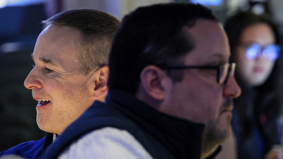 美股早段再創(chuàng)新高 道指首次升穿38000點(diǎn)