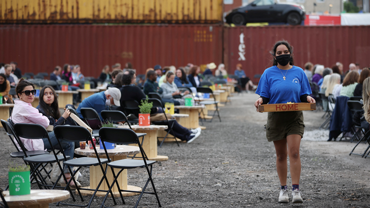 【商報(bào)圖說(shuō)】英人看好看淡下一代前景？