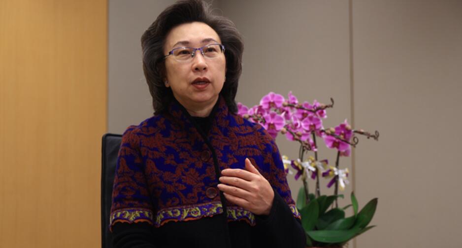 楊何蓓茵：為公務(wù)員買醫(yī)保費(fèi)用高昂 暫不考慮