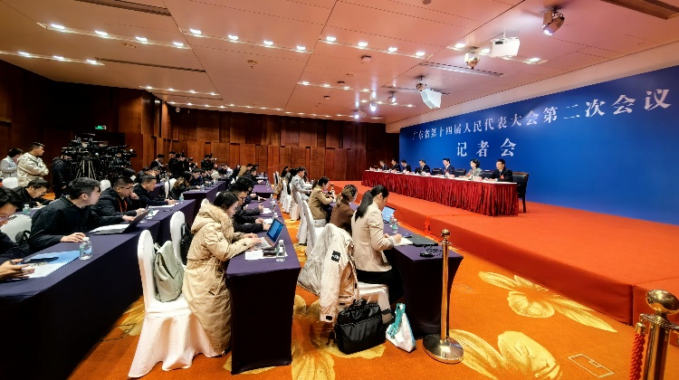 有片∣【廣東兩會】實(shí)施「百千萬工程」成效  惠州市長溫金榮曬成績單