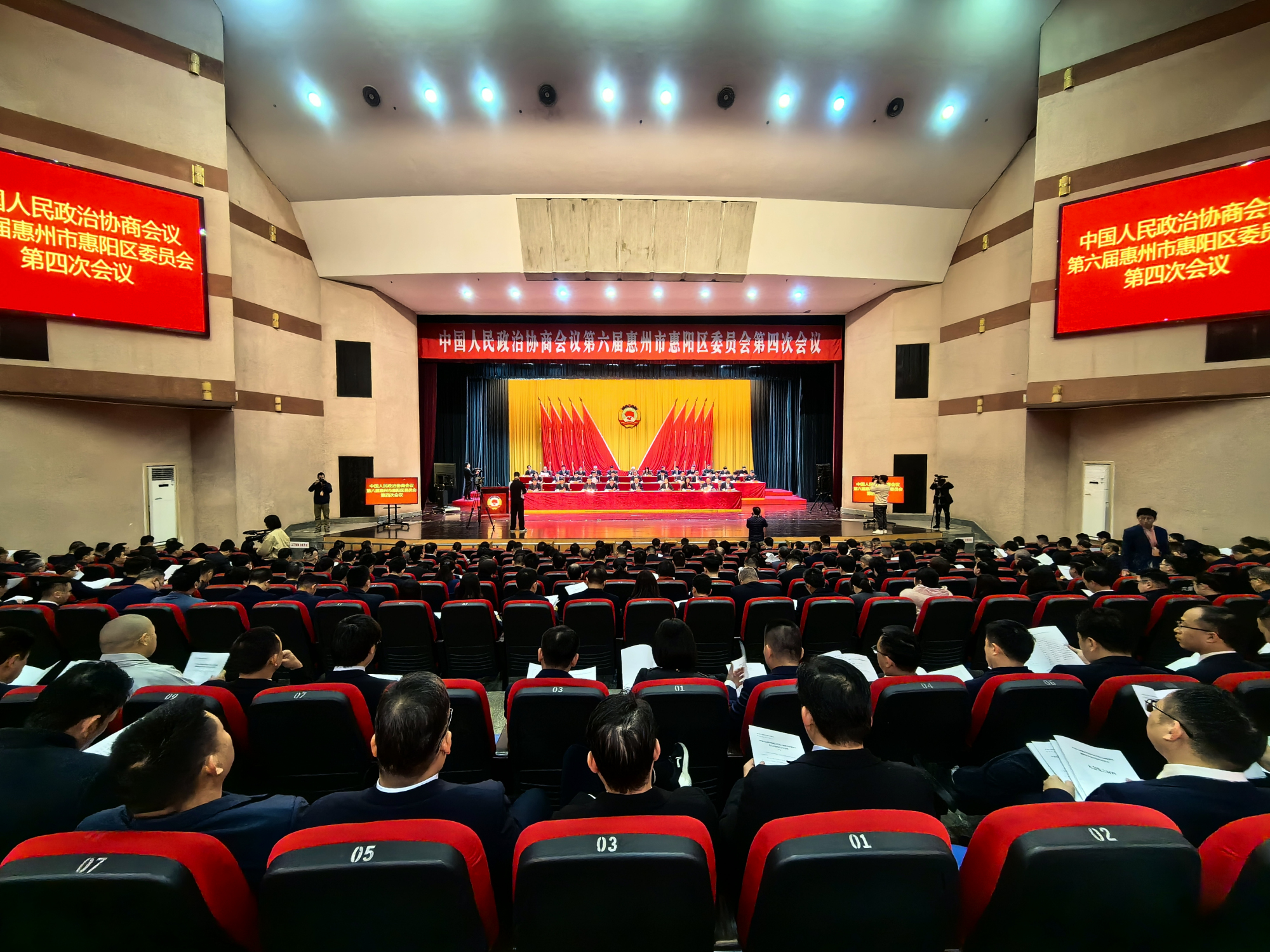 有片∣【惠陽(yáng)兩會(huì)】惠陽(yáng)區(qū)政協(xié)委員黃銳敏：冀利用深圳都市圈優(yōu)勢(shì)不斷吸引人才流入