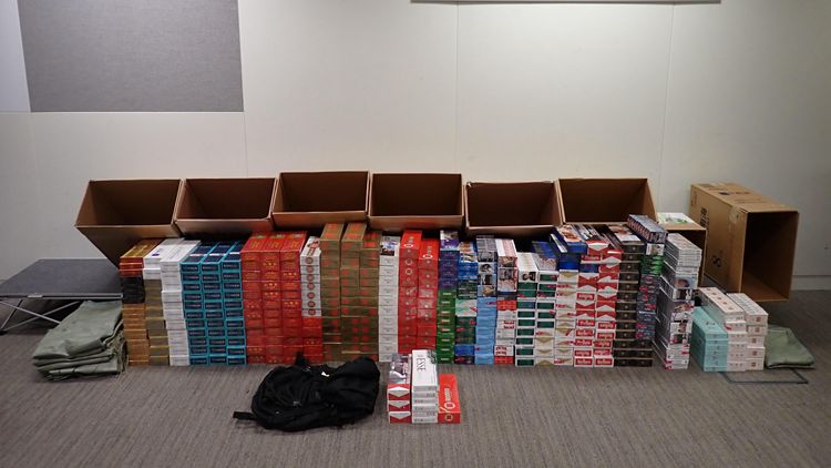 海關(guān)搗破觀塘工廈私煙倉(cāng)庫(kù) 檢值27萬(wàn)懷疑私煙 拘1人