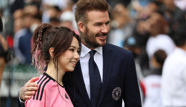 有片 | 夢幻聯(lián)動！賽前鄧紫棋與碧咸合影