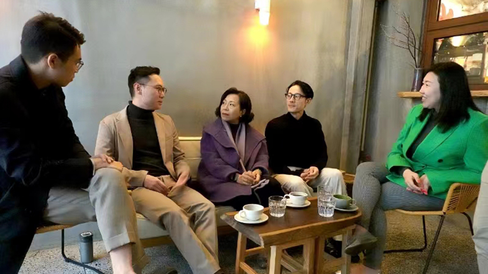 林琳聯(lián)同民青局局長(zhǎng)麥美娟與創(chuàng)業(yè)青年茶聚交流 勉勵(lì)青年勇於嘗試實(shí)踐理想