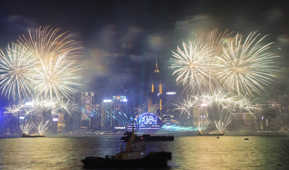 煙花匯演11日晚舉行 康文署提醒：尖沙咀及港島北海旁料人多擠迫