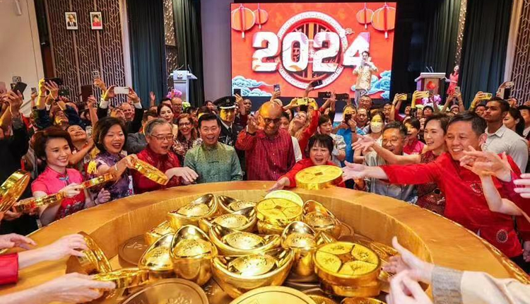 新加坡總統(tǒng)：中國(guó)經(jīng)濟(jì)基本盤(pán)實(shí)力毋庸置疑