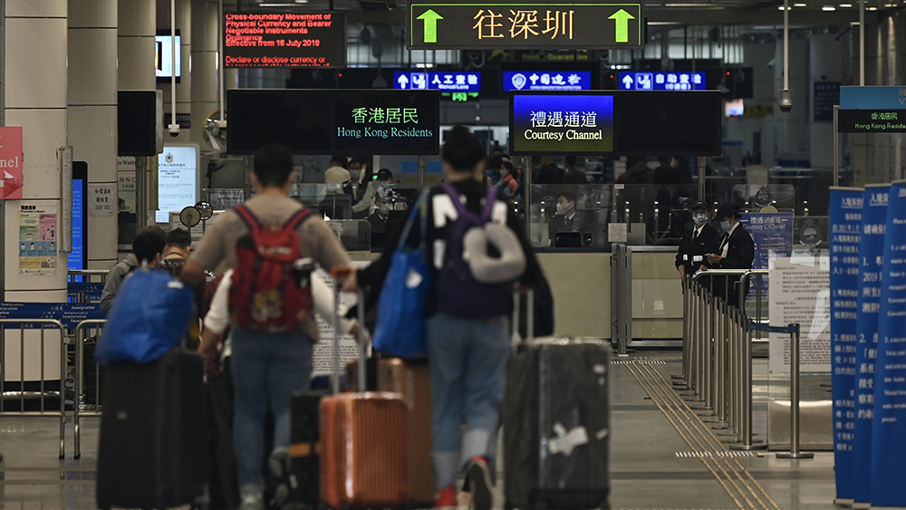 入境處：大年初一約33萬香港居民出境 羅湖管制站最多