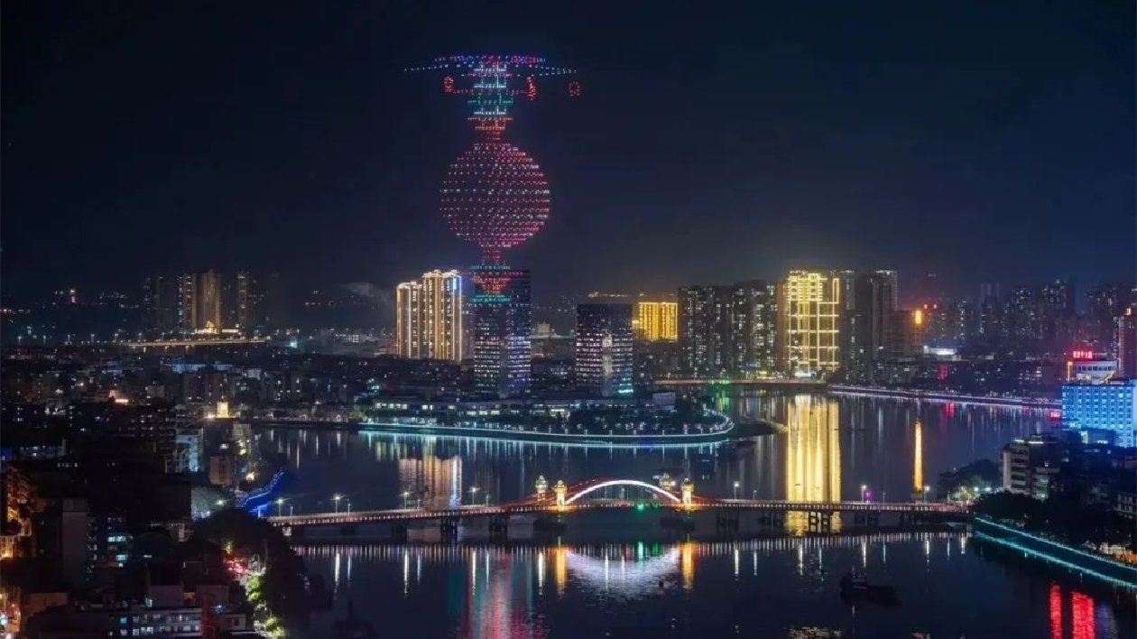  開平春節(jié)煙花無人機(jī)匯演震撼上演