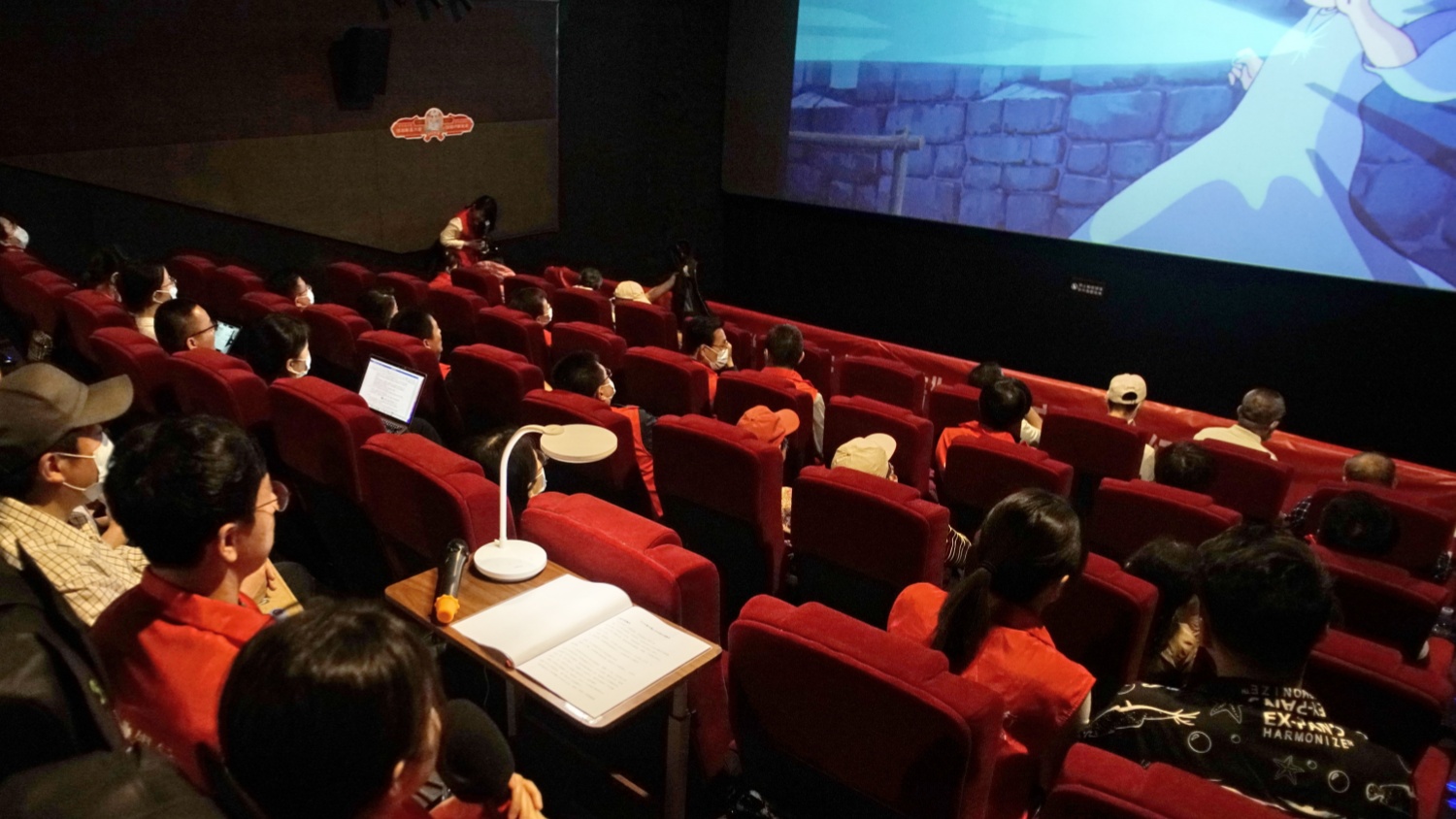 今年春節(jié)檔票房突破37億元 三、四線城市居民成電影消費主力軍