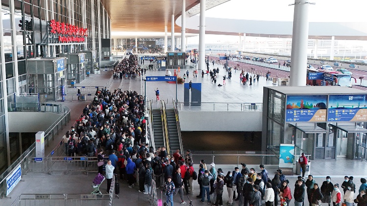 創(chuàng)開(kāi)通以來(lái)新高！ 港珠澳大橋春節(jié)出入境客流單日超13萬(wàn)人次