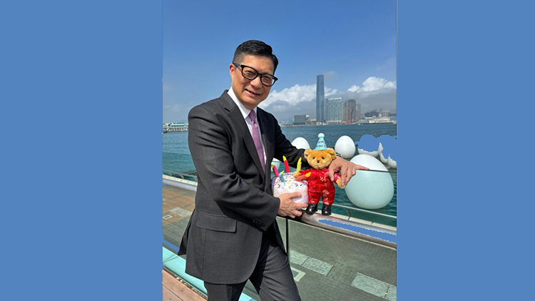 鄧炳強(qiáng)祝各位市民人日生日快樂 新一年龍運(yùn)當(dāng)頭