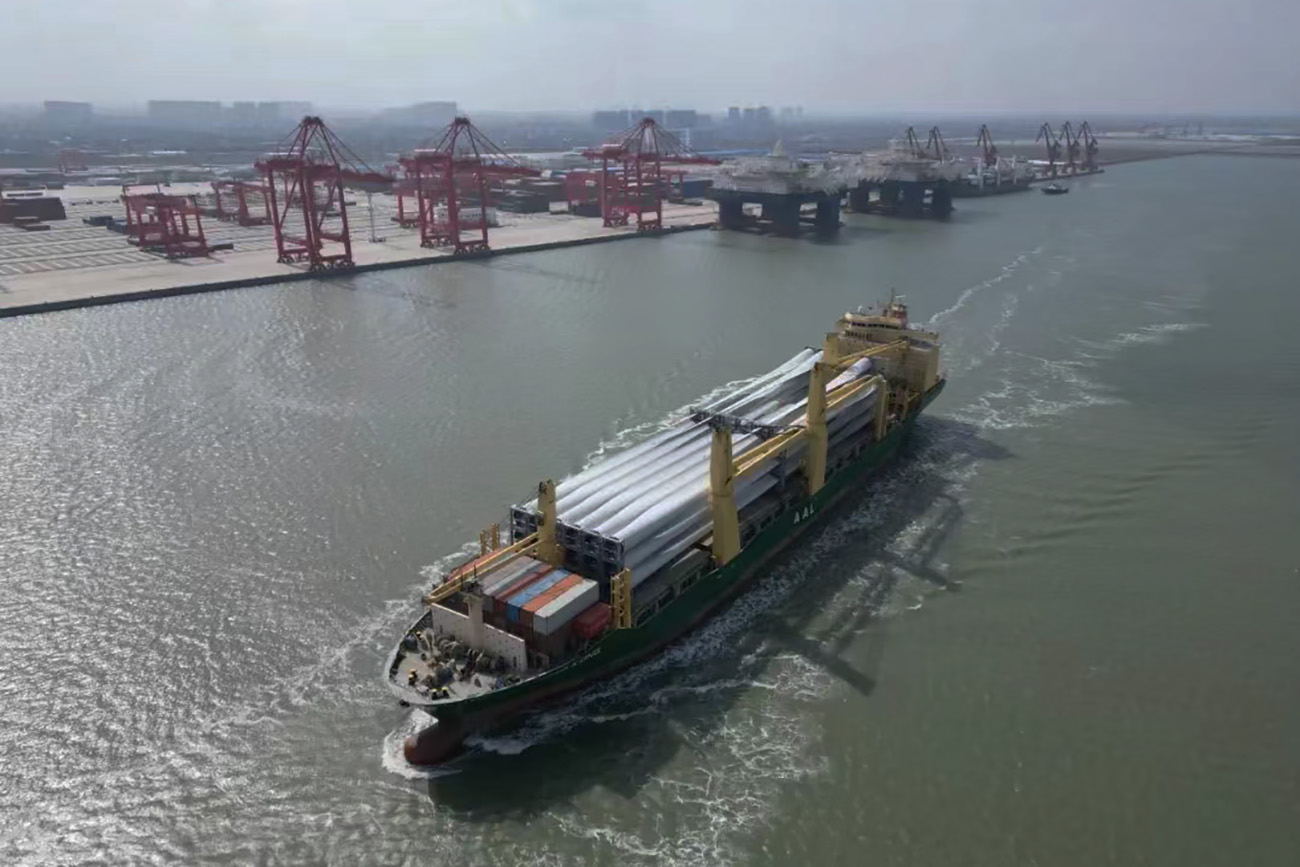 江蘇新出海口啟東呂四港區(qū)喜迎龍年「開門紅」