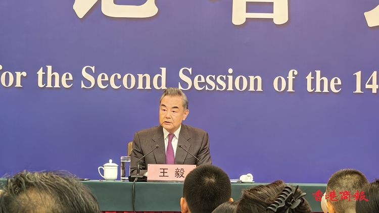 王毅：半島不應(yīng)生戰(zhàn)生亂 開(kāi)冷戰(zhàn)倒車(chē)要承擔(dān)歷史責(zé)任