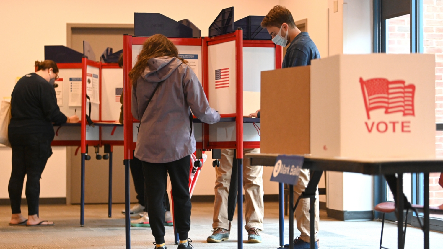 【商報(bào)圖說】滿意民主嗎？選民不滿增