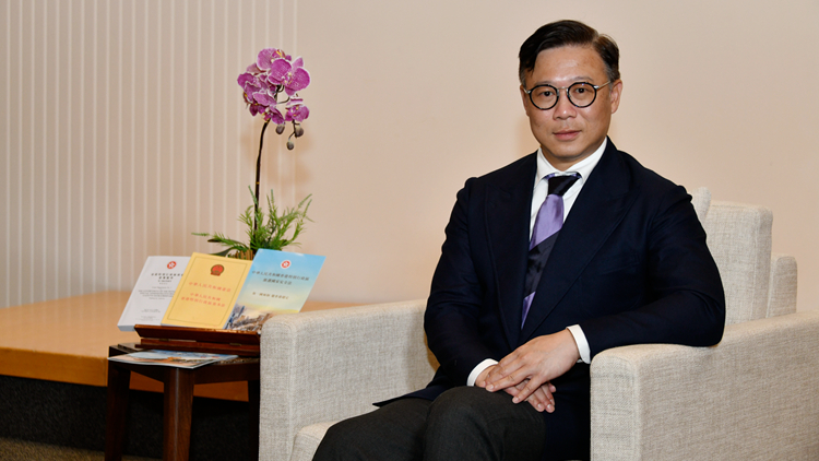 專訪｜張國(guó)鈞冀增強(qiáng)青年對(duì)特區(qū)制度自信 香港維護(hù)國(guó)安立法天經(jīng)地義