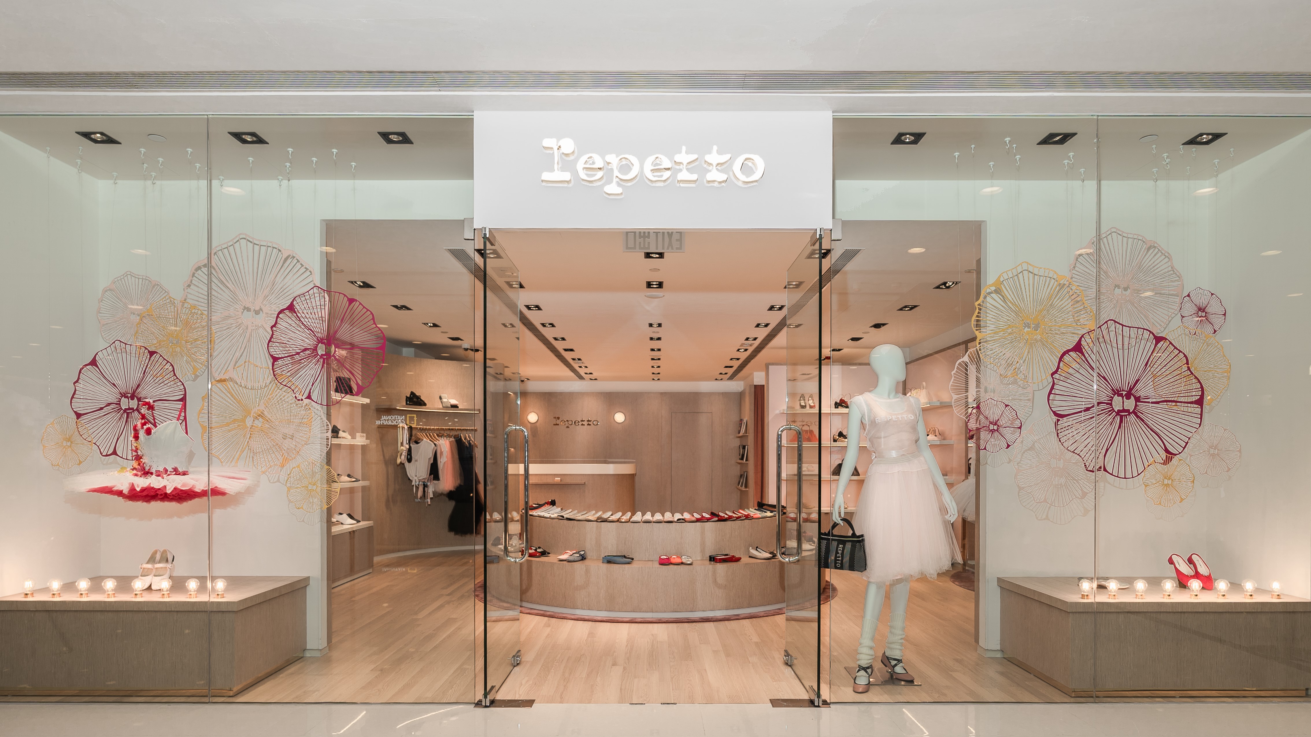 【時尚】法國鞋履旗艦店海港城登場 延續(xù)優(yōu)雅芭蕾舞鞋風潮