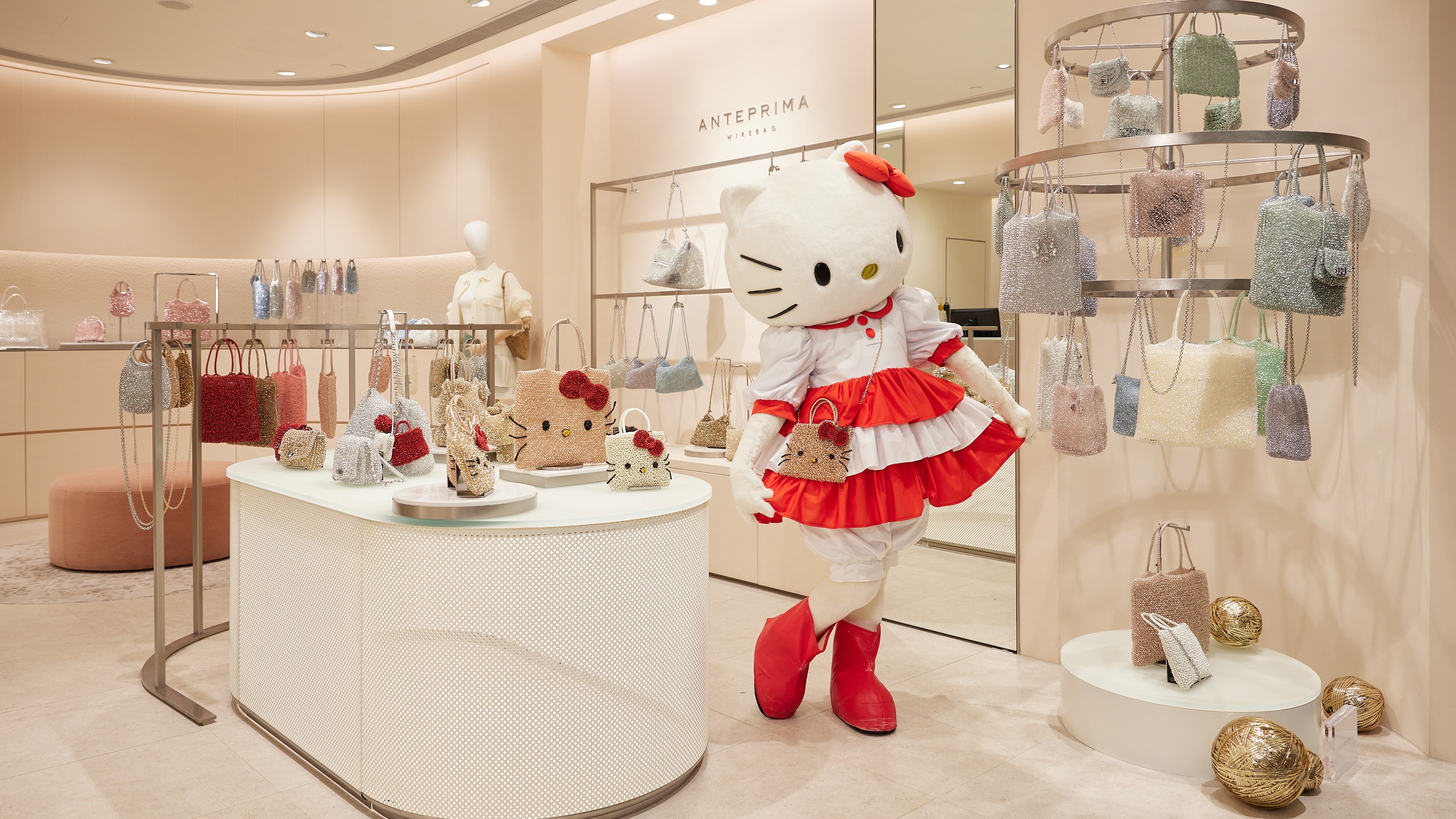 【時尚】粉絲注意！耀眼粉金色HELLO KITTY手袋登場