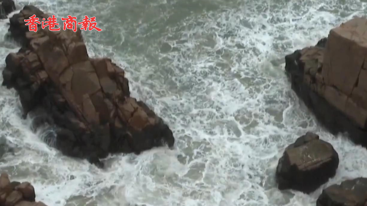 有片丨美國(guó)駕照被吊銷(xiāo)男子聽(tīng)證會(huì)直播開(kāi)車(chē)震驚法官