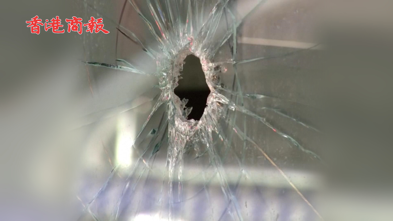 有片丨美國(guó)駐澳大利亞一領(lǐng)館遭破壞 玻璃被砸破 門(mén)被噴漆塗鴉