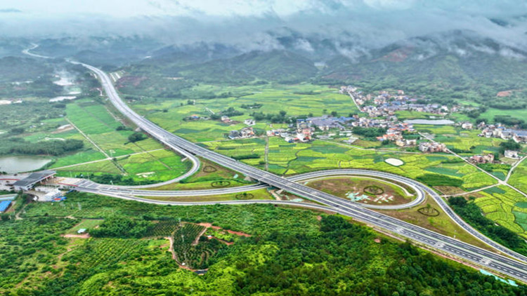 ?武深聯(lián)絡(luò)線16日通車 贛深車程縮短半小時