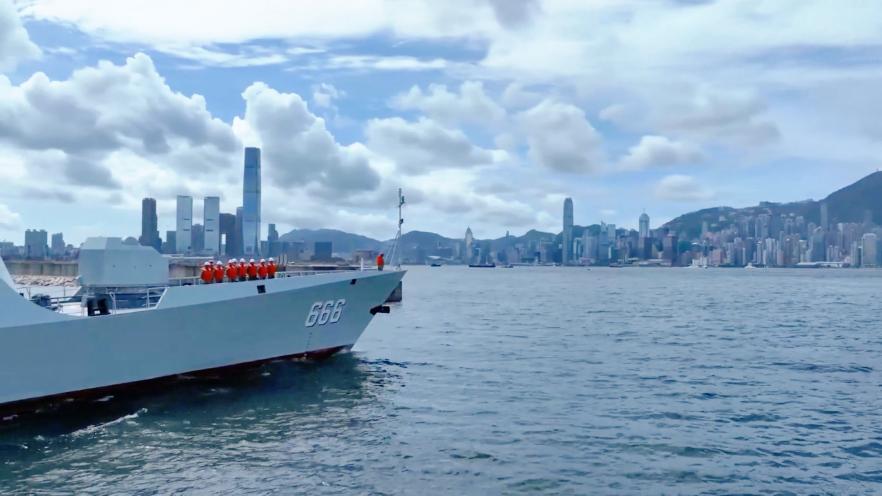 有片丨中國人民解放軍駐香港部隊(duì)組織聯(lián)合巡邏
