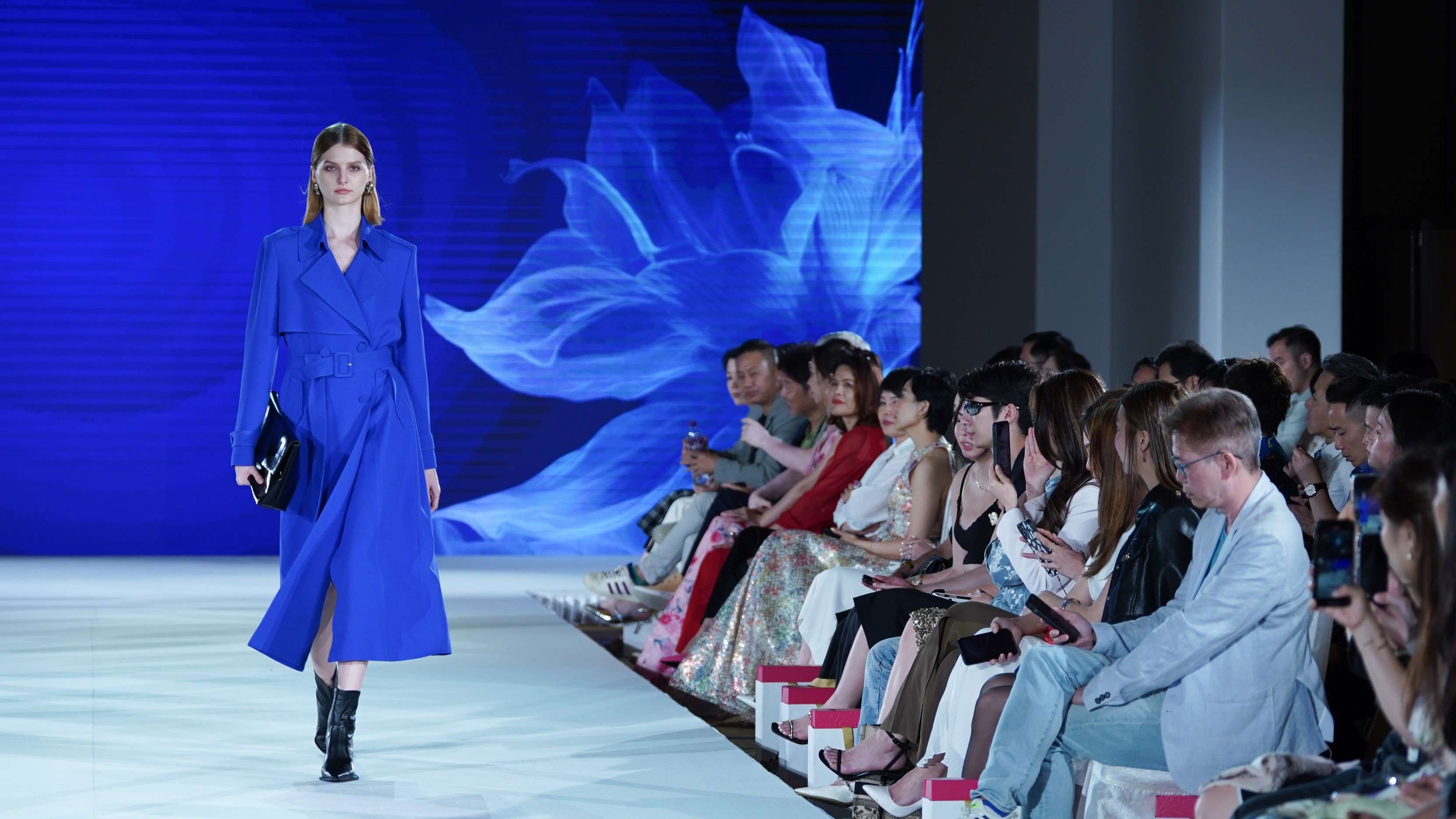 【時(shí)尚】輕奢國(guó)潮品牌主題秀 推動(dòng)中國(guó)設(shè)計(jì)國(guó)際化