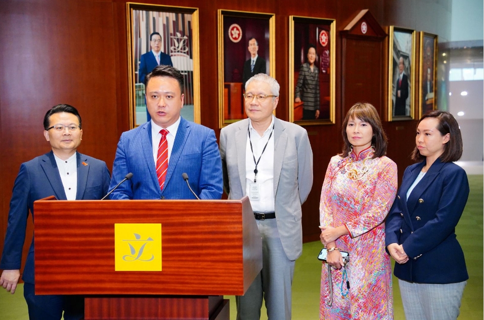 立法會(huì)三讀通過社工註冊(cè)修訂條例草案 李世榮：撥亂反正