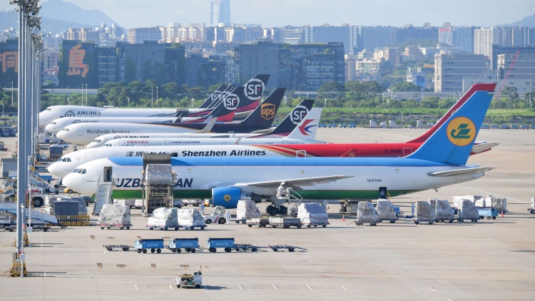 ?截至7月中旬 深圳機(jī)場貨郵吞吐量破90萬噸 同比增逾21%