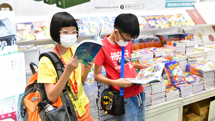 書展第三日人流暢旺 學(xué)生補充練習(xí)最好賣