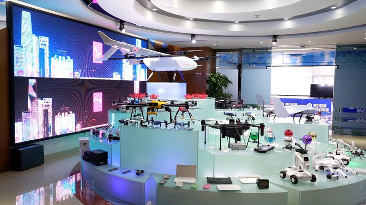 深圳企業(yè)高巨創(chuàng)新 無人機(jī)舞動巴黎奧運(yùn)