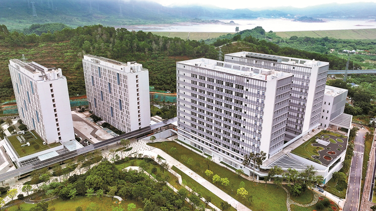 錄取分?jǐn)?shù)線(xiàn)和報(bào)名人數(shù)持續(xù)走高 深圳高校熱過(guò)天氣