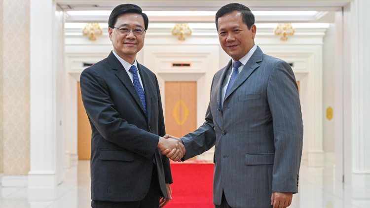 李家超抵達河內(nèi) 與越南工商總會共進晚宴