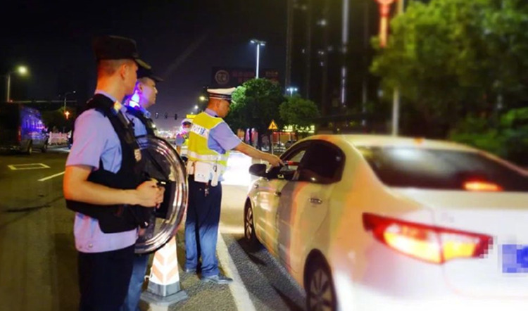 廣東公安開展夏夜治安巡查宣防行動(dòng) 收效良好