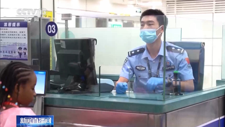 超2萬名港澳非中國(guó)籍永久性居民預(yù)約申辦來往內(nèi)地通行證